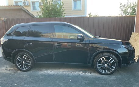 Mitsubishi Outlander III рестайлинг 3, 2014 год, 1 250 000 рублей, 3 фотография