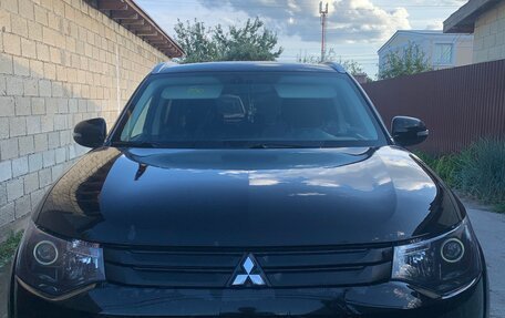 Mitsubishi Outlander III рестайлинг 3, 2014 год, 1 250 000 рублей, 2 фотография