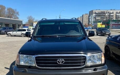 Toyota Land Cruiser 100 рестайлинг 2, 1999 год, 1 820 000 рублей, 2 фотография