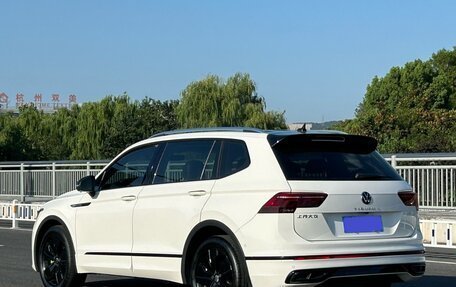 Volkswagen Tiguan II, 2022 год, 2 138 000 рублей, 3 фотография
