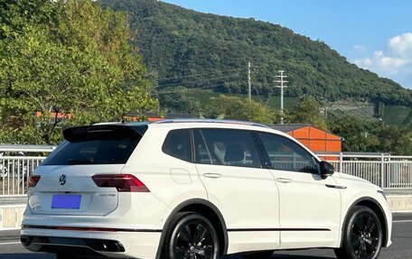 Volkswagen Tiguan II, 2022 год, 2 138 000 рублей, 5 фотография