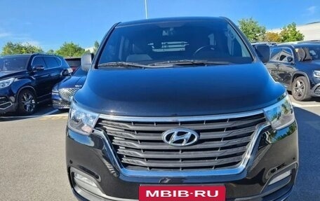 Hyundai Grand Starex Grand Starex I рестайлинг 2, 2021 год, 2 790 000 рублей, 3 фотография