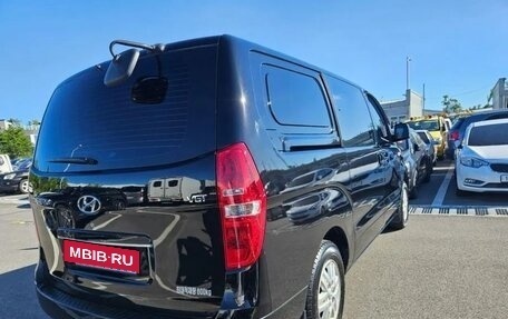 Hyundai Grand Starex Grand Starex I рестайлинг 2, 2021 год, 2 790 000 рублей, 2 фотография