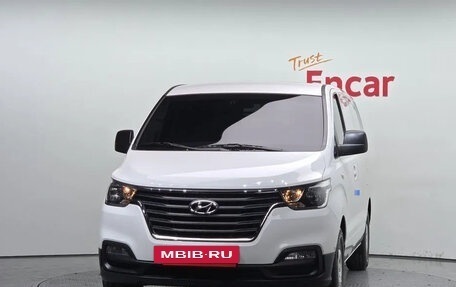 Hyundai Grand Starex Grand Starex I рестайлинг 2, 2021 год, 1 930 000 рублей, 3 фотография