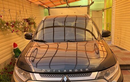 Mitsubishi Outlander III рестайлинг 3, 2019 год, 2 400 000 рублей, 2 фотография