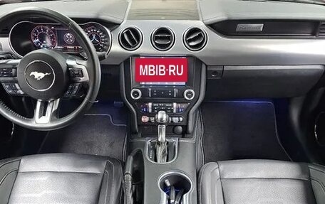 Ford Mustang VI рестайлинг, 2022 год, 3 190 000 рублей, 6 фотография