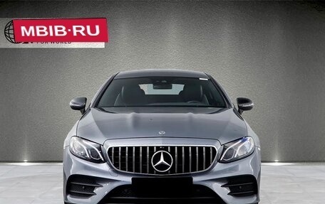 Mercedes-Benz E-Класс, 2020 год, 3 000 000 рублей, 5 фотография