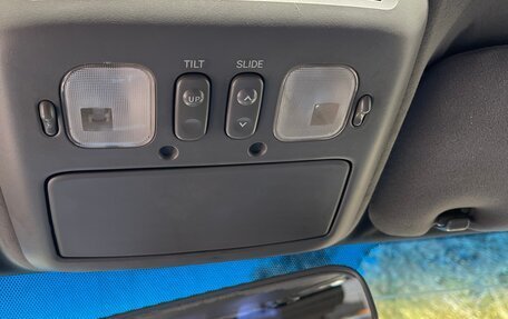 Toyota Land Cruiser 100 рестайлинг 2, 2004 год, 2 300 000 рублей, 4 фотография