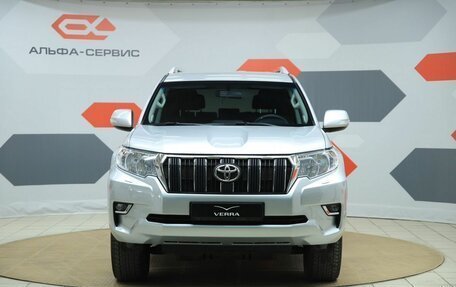 Toyota Land Cruiser Prado 150 рестайлинг 2, 2018 год, 3 690 000 рублей, 2 фотография