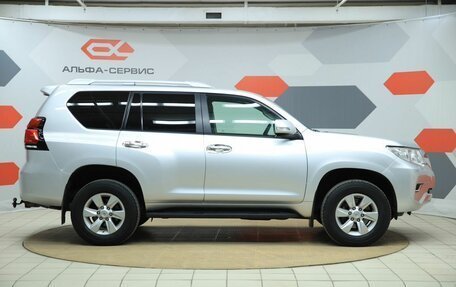 Toyota Land Cruiser Prado 150 рестайлинг 2, 2018 год, 3 690 000 рублей, 4 фотография