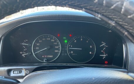 Toyota Land Cruiser 100 рестайлинг 2, 2004 год, 2 300 000 рублей, 6 фотография