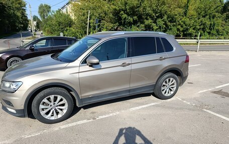 Volkswagen Tiguan II, 2017 год, 1 950 000 рублей, 2 фотография