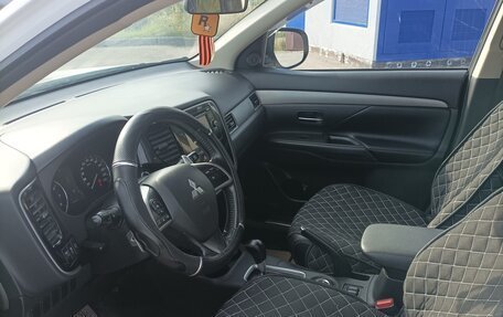 Mitsubishi Outlander III рестайлинг 3, 2013 год, 1 850 000 рублей, 3 фотография