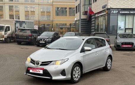 Toyota Auris II, 2013 год, 895 000 рублей, 2 фотография