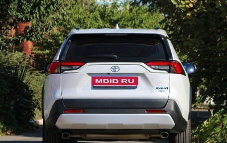 Toyota RAV4, 2024 год, 3 700 000 рублей, 4 фотография