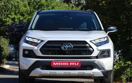 Toyota RAV4, 2024 год, 3 700 000 рублей, 5 фотография