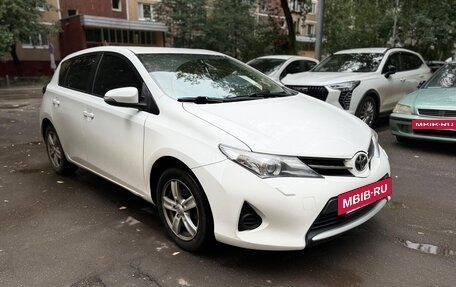 Toyota Auris II, 2013 год, 1 370 000 рублей, 2 фотография