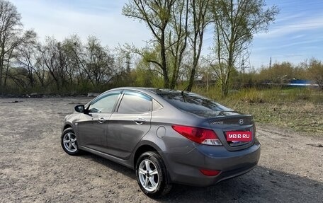 Hyundai Solaris II рестайлинг, 2011 год, 660 000 рублей, 3 фотография