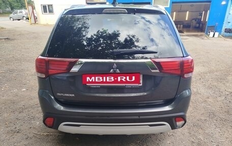 Mitsubishi Outlander III рестайлинг 3, 2020 год, 2 100 000 рублей, 5 фотография