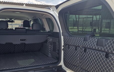 Toyota Land Cruiser Prado 150 рестайлинг 2, 2020 год, 7 500 000 рублей, 6 фотография