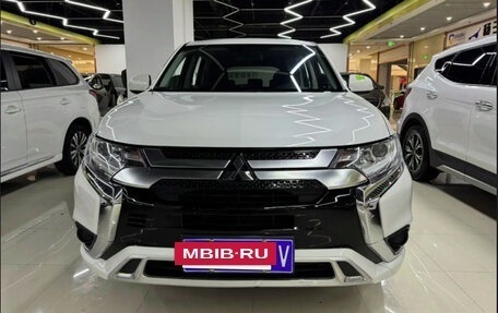 Mitsubishi Outlander III рестайлинг 3, 2020 год, 1 521 000 рублей, 2 фотография