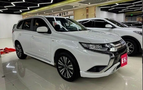 Mitsubishi Outlander III рестайлинг 3, 2020 год, 1 521 000 рублей, 3 фотография