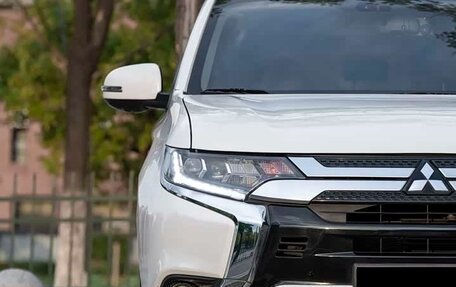 Mitsubishi Outlander III рестайлинг 3, 2022 год, 2 450 000 рублей, 7 фотография