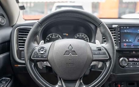 Mitsubishi Outlander III рестайлинг 3, 2022 год, 2 450 000 рублей, 9 фотография