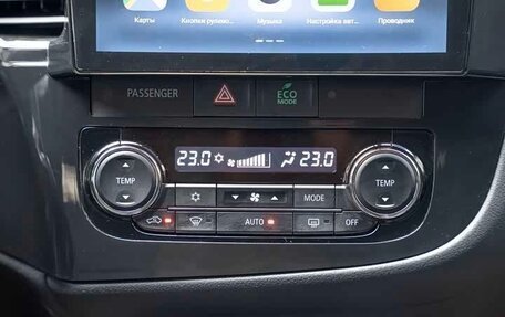 Mitsubishi Outlander III рестайлинг 3, 2022 год, 2 450 000 рублей, 11 фотография