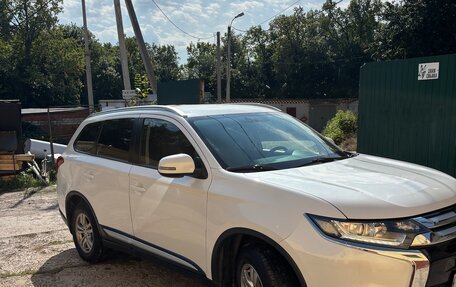 Mitsubishi Outlander III рестайлинг 3, 2016 год, 1 830 000 рублей, 2 фотография