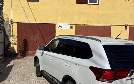 Mitsubishi Outlander III рестайлинг 3, 2016 год, 1 830 000 рублей, 5 фотография