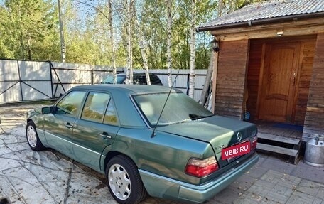Mercedes-Benz E-Класс, 1994 год, 1 450 000 рублей, 3 фотография