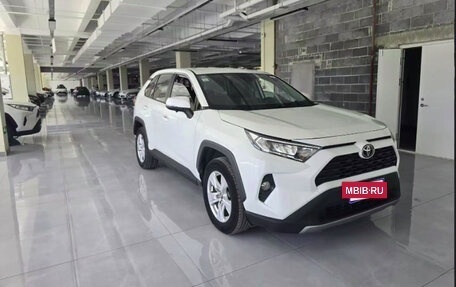 Toyota RAV4, 2020 год, 2 011 000 рублей, 2 фотография
