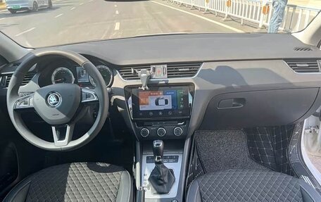 Skoda Octavia, 2021 год, 1 300 000 рублей, 2 фотография