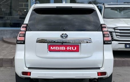 Toyota Land Cruiser Prado 150 рестайлинг 2, 2021 год, 5 490 000 рублей, 6 фотография