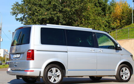 Volkswagen Multivan T6 рестайлинг, 2019 год, 4 700 000 рублей, 4 фотография