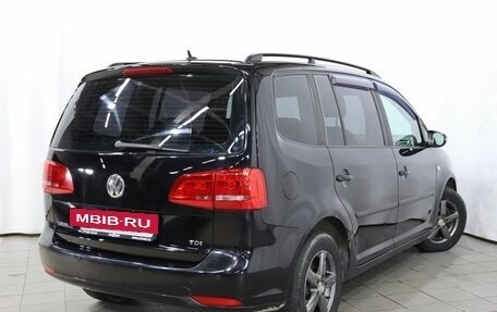 Volkswagen Touran III, 2011 год, 918 000 рублей, 4 фотография