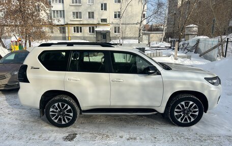 Toyota Land Cruiser Prado 150 рестайлинг 2, 2022 год, 6 340 000 рублей, 3 фотография
