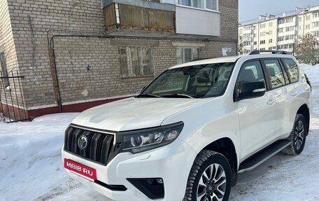Toyota Land Cruiser Prado 150 рестайлинг 2, 2022 год, 6 340 000 рублей, 2 фотография