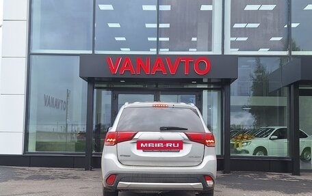 Mitsubishi Outlander III рестайлинг 3, 2015 год, 1 790 000 рублей, 2 фотография