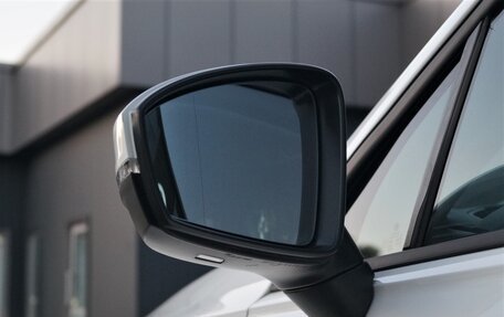 Volkswagen Tiguan II, 2020 год, 2 410 000 рублей, 13 фотография