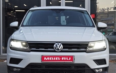 Volkswagen Tiguan II, 2020 год, 2 410 000 рублей, 2 фотография