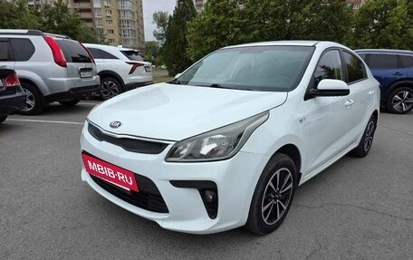 KIA Rio IV, 2018 год, 1 300 000 рублей, 4 фотография