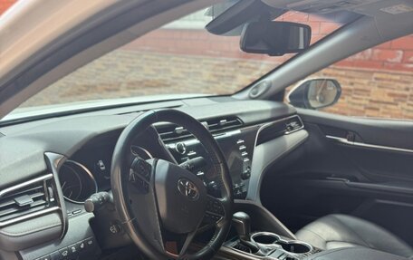 Toyota Camry, 2019 год, 2 850 000 рублей, 4 фотография
