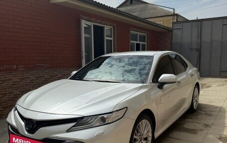 Toyota Camry, 2019 год, 2 850 000 рублей, 2 фотография