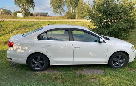 Volkswagen Jetta VI, 2013 год, 1 100 000 рублей, 2 фотография