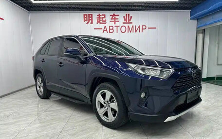 Toyota RAV4, 2021 год, 1 899 000 рублей, 3 фотография