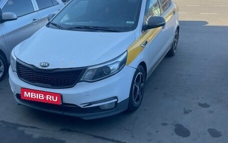KIA Rio III рестайлинг, 2015 год, 560 000 рублей, 1 фотография