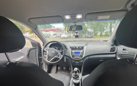 Hyundai Solaris II рестайлинг, 2013 год, 800 000 рублей, 3 фотография