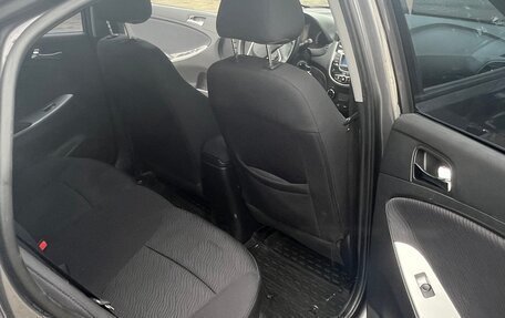 Hyundai Solaris II рестайлинг, 2013 год, 800 000 рублей, 4 фотография